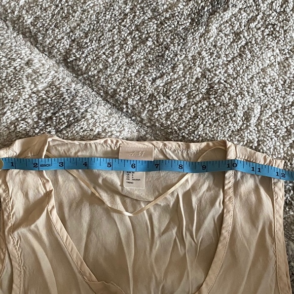 💥3/$25 H&M Cream Ruffle Dress With Pockets Size 6 - Picture 9 of 9